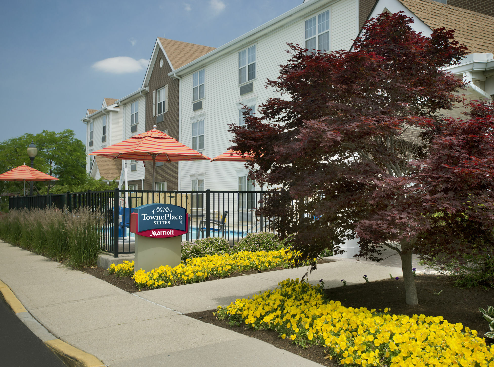 Birch Hills Suites - Blue Ash Exterior foto